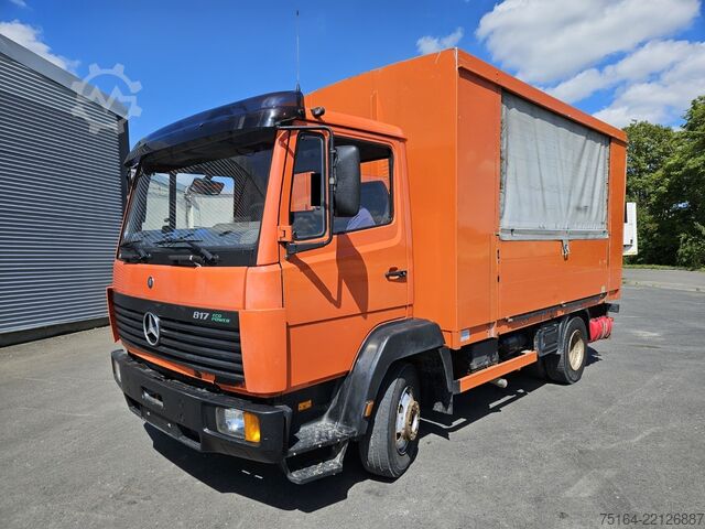 Kamion s ravnom platformom i ceradom Mercedes-Benz 817 L