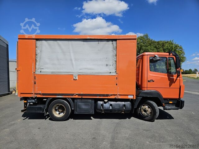 Kamion s ravnom platformom i ceradom Mercedes-Benz 817 L