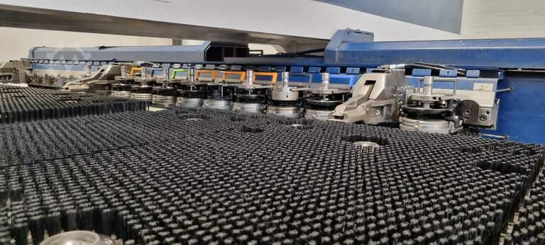 щанцова машина TRUMPF 3000-1300 (S11) średni format 1250/2500