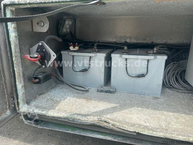 Rimorkio për transportin e kuajve Stehmann AZV-18 3.Stock Viehanhänger,Hubdach