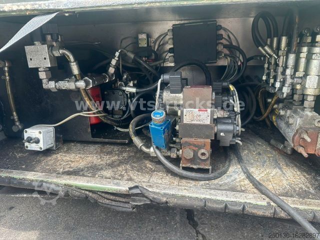 Rimorkio për transportin e kuajve Stehmann AZV-18 3.Stock Viehanhänger,Hubdach