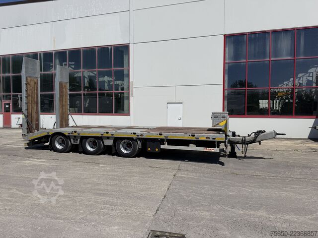 Low loader trailer Möslein TTA33 Schwebheim  31 t Tridemtieflader, neuwertig