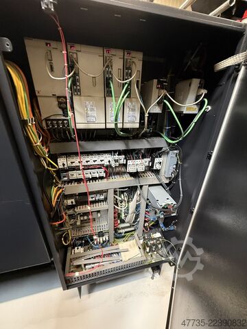 CNC virpošanas un frēzēšanas centrs MAZAK QTN 200M 10COL