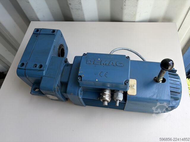 মোটর-রিডিউসার Mannesmann Demag AF06-L-M-0-145-1 ZBA90 A4 B020, ১.১ কিলোওয়াট, ২৩ rpm, i=60.1, ৪০০ V Motoreduktor Mannesmann Demag AF06-L-M-0-145-1 ZBA90 A4 B020 1,1 kW 23 obr./min i=60,1 400 V Motoreduktor Mannesmann Demag AF06-L-M-0-145-1 ZBA90 A4 B020 1,1 kW 23 obr./min i=60,1 400 V