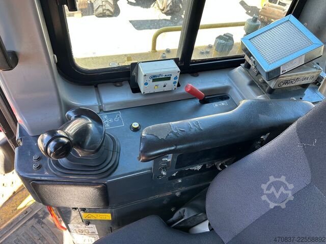 Úthenger KOMATSU D 65 PX - 18 **Ketten und Laufwerk NEU**