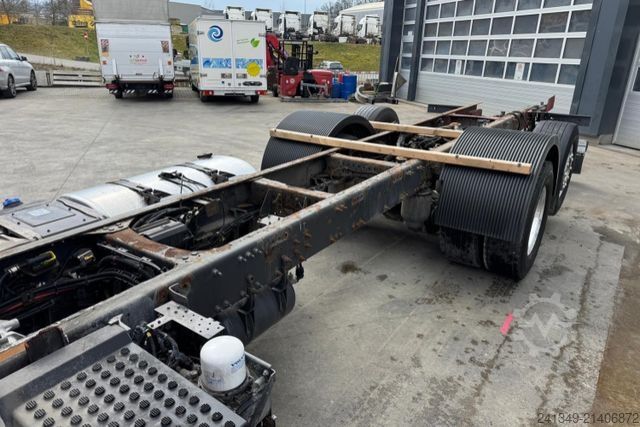 Chassi de caminhão VOLVO FH-460 6x2