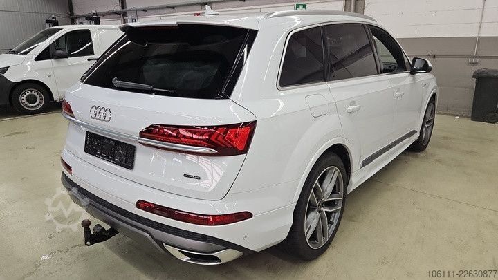 Pickup AUDI Q7 55 TFSI e quattro S line HeadUp/Massage/AHK
