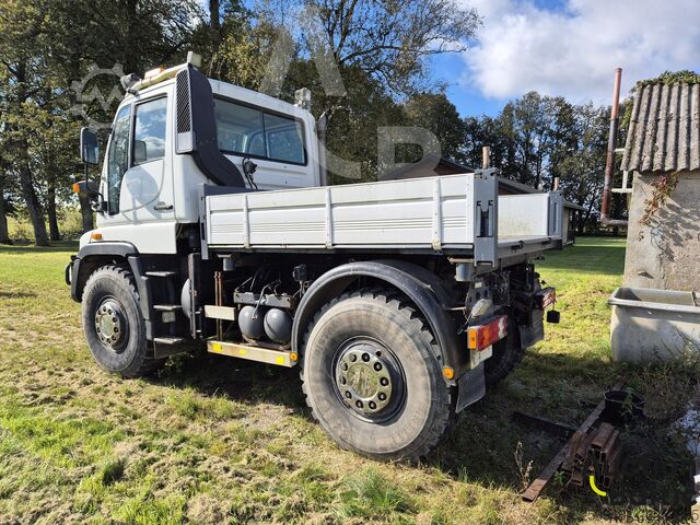 รถดัมพ์ Mercedes-Benz Unimog U 400