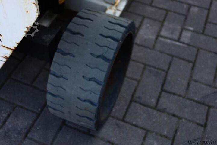 Scissor lift Holland Lift Ecostar HL-11812 Electric, 14m Working Height, 300