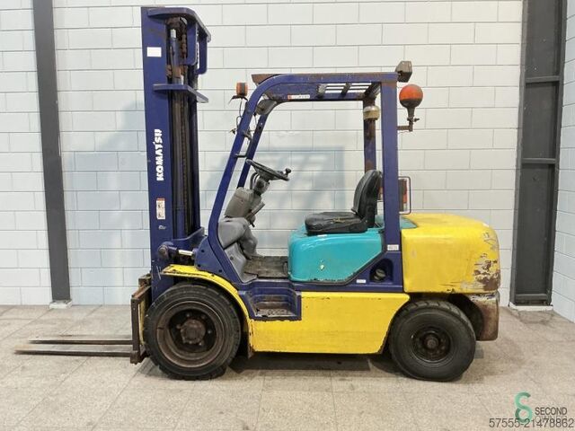 Xe nâng Komatsu FD 30 T 12
