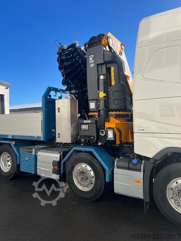 Düz kasa kamyon VOLVO FH 540 8x2 EFFER Kran Sattelzugmaschine