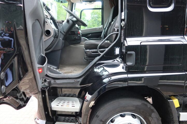 Koffert DAF CF 410 Bak +Dhollandia 2000 kg klep. Black Edition
