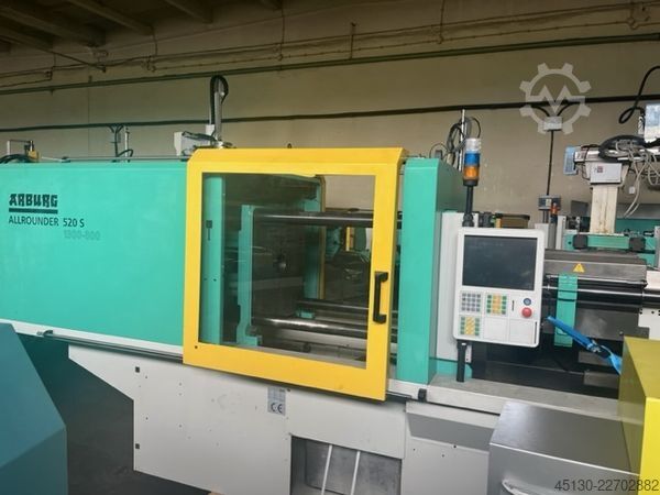 Makinë për formim me injeksion Arburg 520S 1300-800