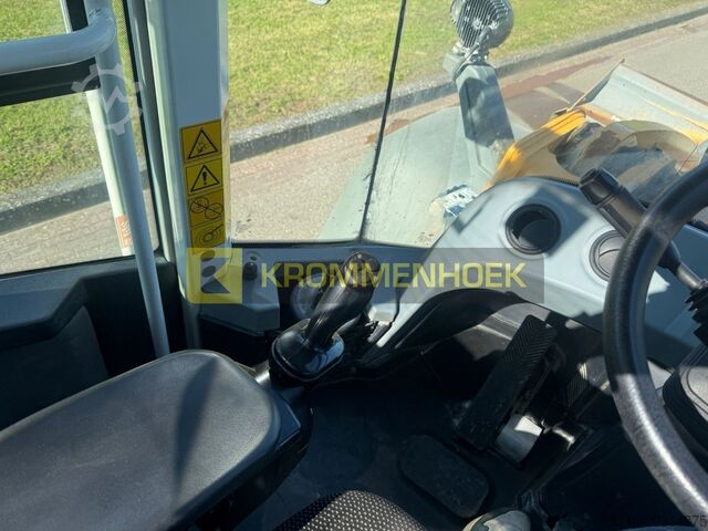Cargador de ruedas Liebherr L 586 Xpower
