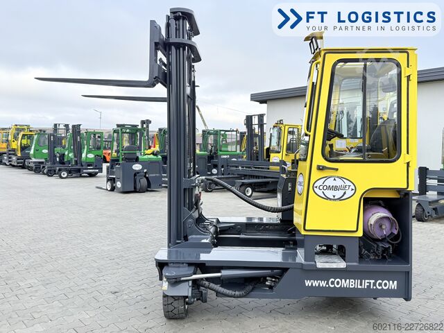 Carretilla retráctil de 4 vías Combilift C4000 GAS DUPLEX 4600 FORK POSITIONER