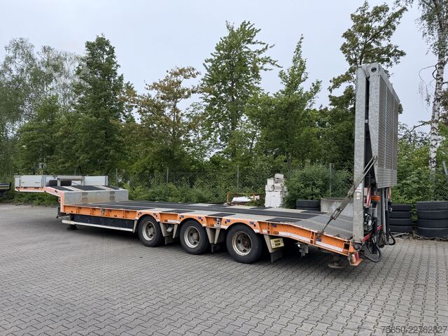 Semirremolque de plataforma baja Humbaur HTS30  3 Achs Satteltieflader, neuwertig