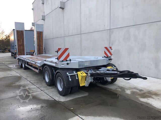 Remolque de plataforma baja Möslein T 4 VB H1  neuer 4 Achs Tieflader hydraulischen Rampen