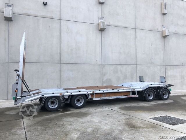 Remolque de plataforma baja Möslein T 4 VB H1  neuer 4 Achs Tieflader hydraulischen Rampen