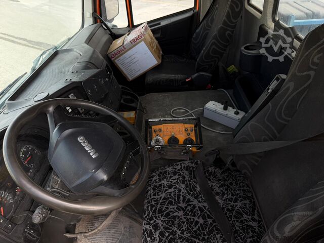 Xe trộn bê tông Iveco TRAKKER AD340T45