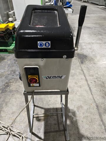 Máquina de entalhar para perfil de vidro (fermaportes para janelas) Oemme 