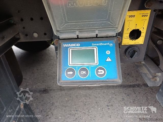 Auflieger mit Pritsche & Plane Schmitz Cargobull Curtainsider Standard Staplerhalterung Getränke