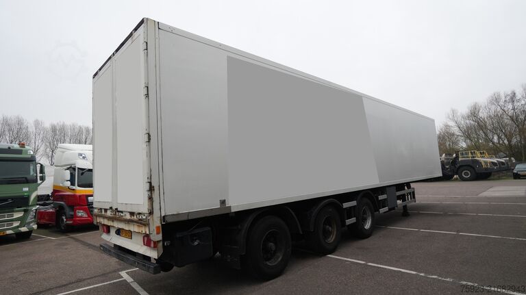 Koffer Jumbo Closed box trailer with chain system