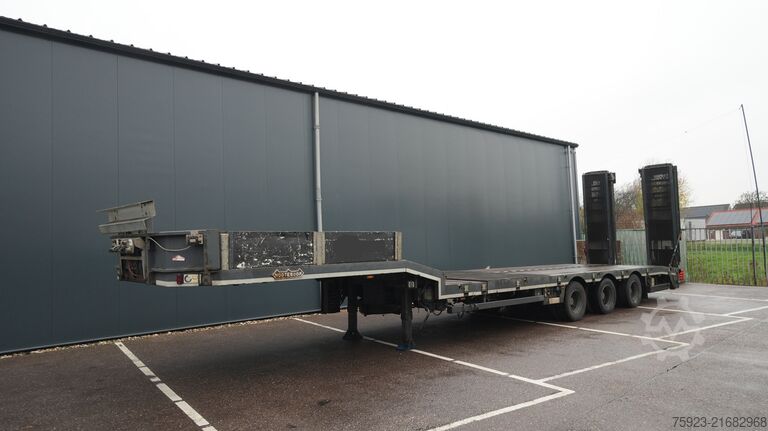Semi-Tieflader Nooteboom Semi low loader trailer