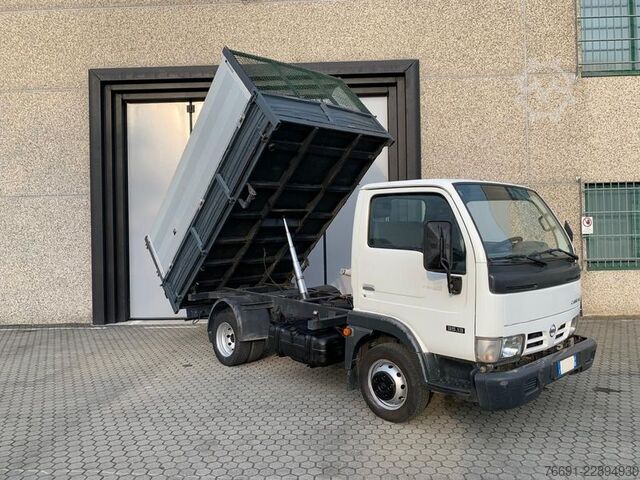 Nákladné vozidlo na špeciálne účely Nissan NT400 Cabstar