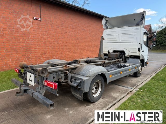 טנדר מטען עם מנגנון הטעיה MERCEDES-BENZ Atego 818 Abroller City Container