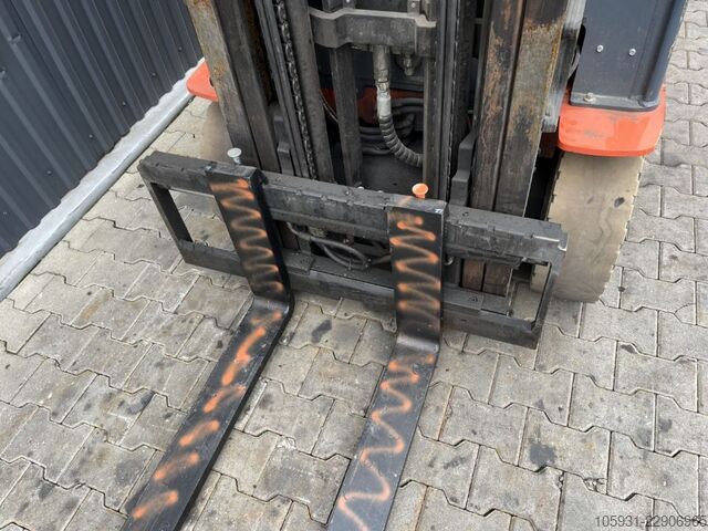 Rafknúinn 4 hjól lyftara Toyota 8FBMT25