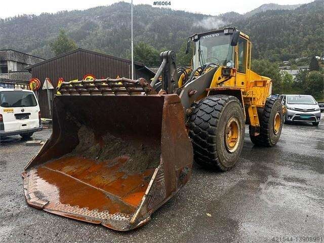Volvo L180E Wheel Loader w/ Bucket and good tires.