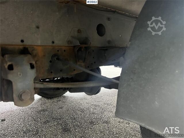 Camioneta familiar de techo alto Iveco Daily box van w/ lift