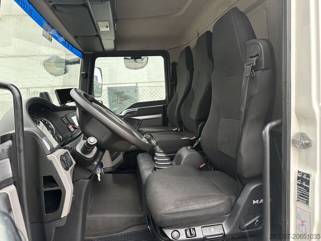 Closed van MAN TGL 8.220