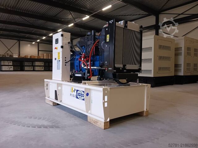 วัสดุผสม FG Wilson P110-3 - 110 kVA Open Genset - DPX-16008-O