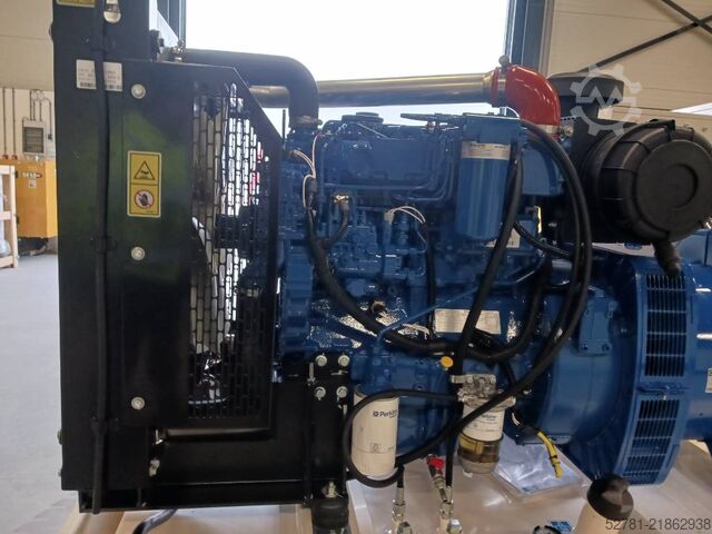 วัสดุผสม FG Wilson P110-3 - 110 kVA Open Genset - DPX-16008-O