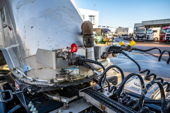 Serbatoio FELDBINDER 37.000 L -3 COMP. CEMENT/CIMENT/ZEMENT