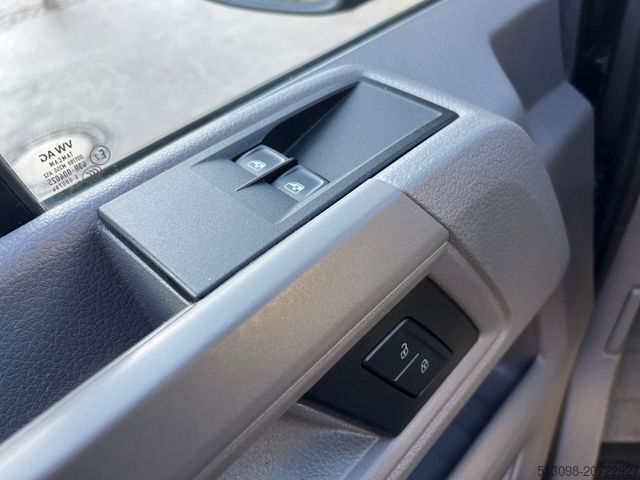 Minibus VOLKSWAGEN CRAFTER 2,0 TDI 9 SITZER KAMERA AHK KLIMA PDC