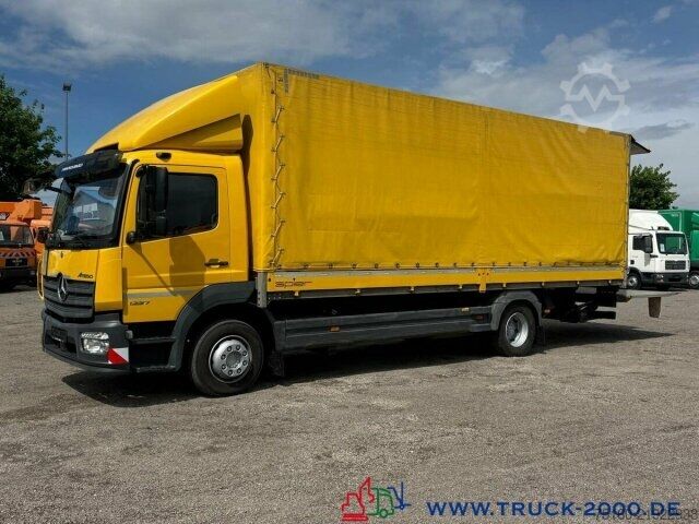 Flaklastbil med kapell Mercedes-Benz Atego 1227 Plane Spriegel LBW BÄR 1.500 Kg + AHK