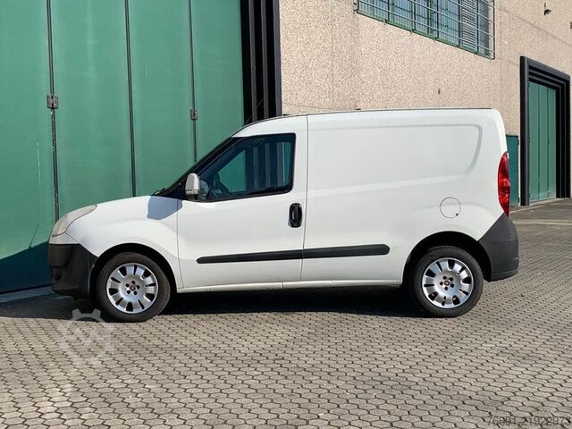 รถตู้หลังคาสูง FIAT Dobl? Cargo Van L1 - Natural Power