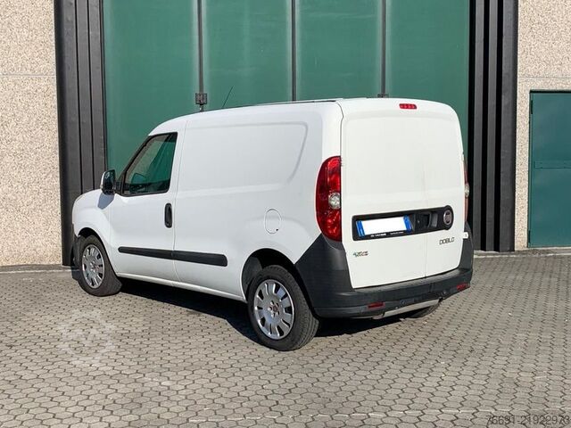 รถตู้หลังคาสูง FIAT Dobl? Cargo Van L1 - Natural Power