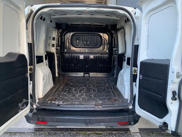 รถตู้หลังคาสูง FIAT Dobl? Cargo Van L1 - Natural Power