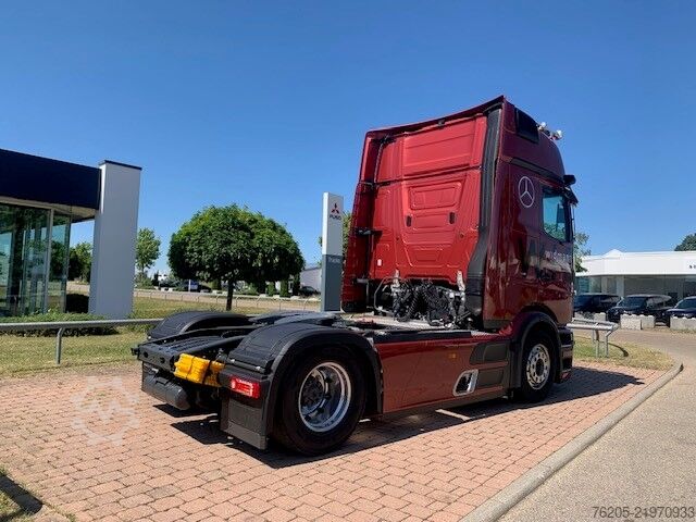 標準トラクターユニット Mercedes-Benz Actros 1853 LS GigaSpace 4xSHZ ACC AHK AUT Kam.