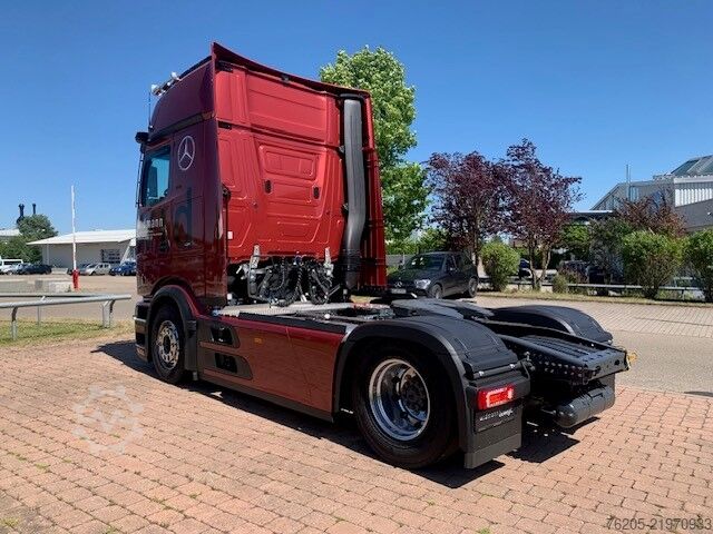 標準トラクターユニット Mercedes-Benz Actros 1853 LS GigaSpace 4xSHZ ACC AHK AUT Kam.