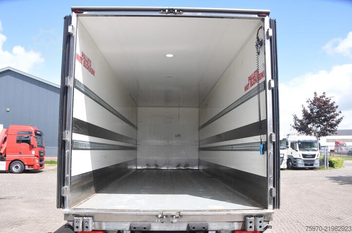 Valise Volvo FE 250 4X2 ISOTHERM SLAAP-CABINE