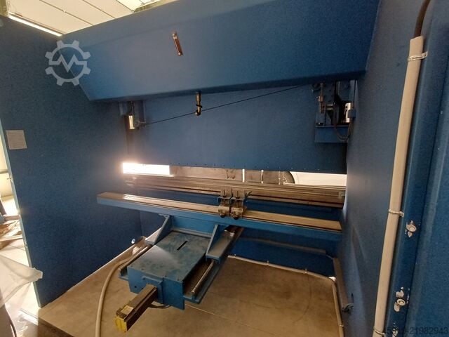 Presse plieuse LVD PPI 135/30 MNC 95