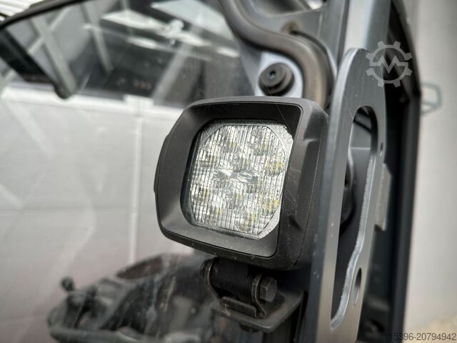 Sähköinen 4 -pyöräinen trukki Linde E 30 L-01 - TRIPLEX 4,4 m - 2427 Stunden !!!!