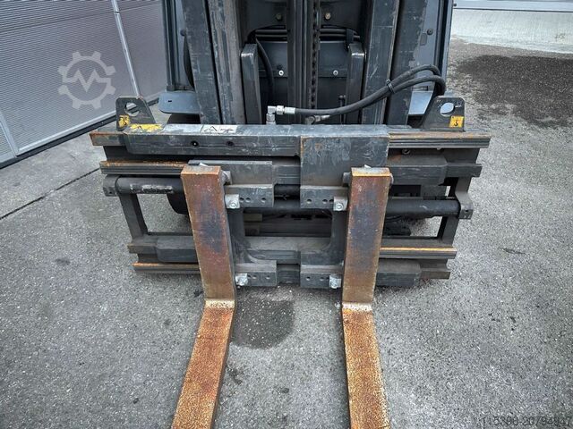 Sähköinen 4 -pyöräinen trukki Linde E 25-01 - TRIPLEX 4,7 m