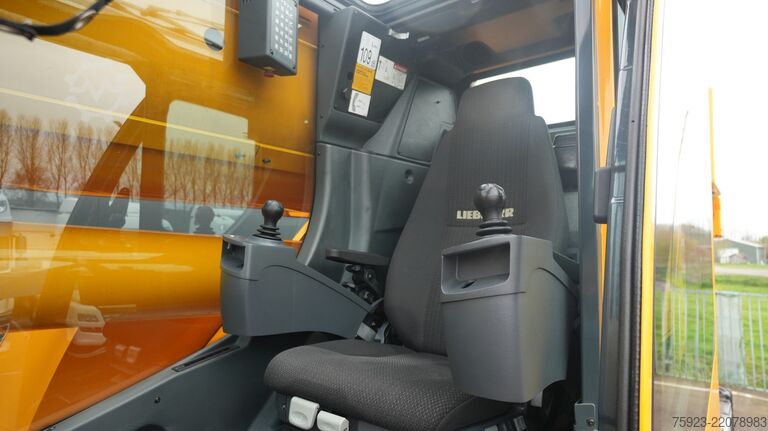 Crane truck Liebherr LTM 1050-3.1