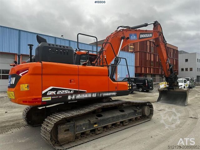 Excavadora sobre orugas Doosan DX225LC