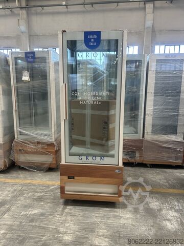 Вертикальная холодильная витрина ISA Cristal Tower 725 RV TB R290